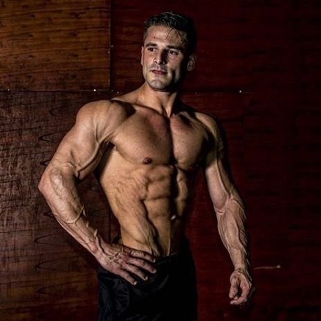 Cris Grosz, ex atleta IFBB Men's Physique